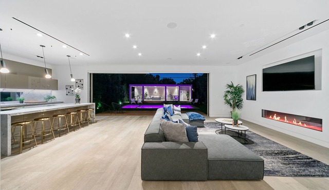 Marvelous 4 Story Villa with Movie Theater, Pool, Sauna & Rooftop