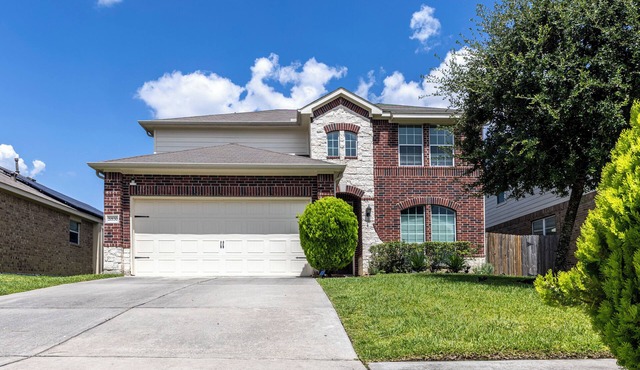 Marvelous 5-bedroom house with AC in charming Tomball