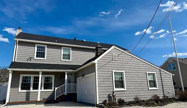 Marvelous 5-bedroom house with AC in Mantoloking…PRIVATE BEACH