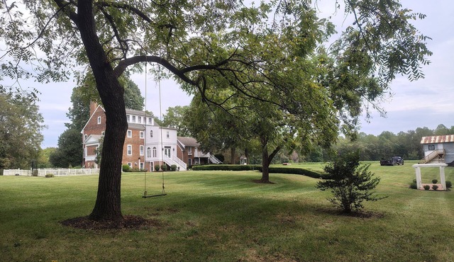 Marvelous 8-bedroom estate in charming Champlain, VA. Your Wedding Retreat!