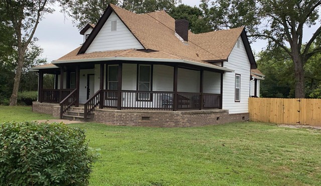 Marvelous 8 BR Home in Breathtaking Whiteville, TN. Extraordinary Parking