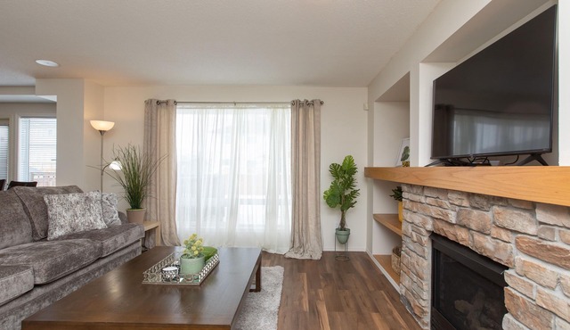 Marvelous Bedroom House on Comdale