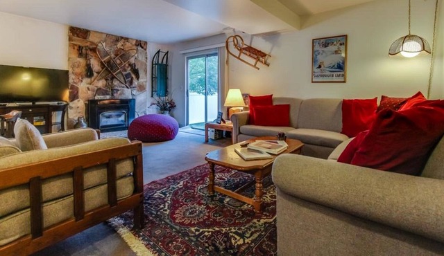 Marvelous Cottonwood 2 bedroom 2 bath Fully Furnished 2 car gar. Short Term