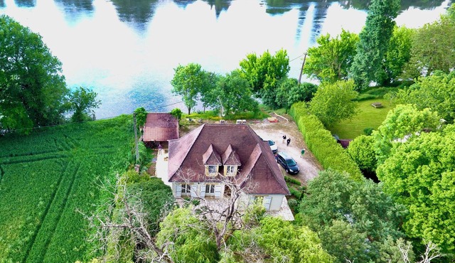 Marvelous riverside oasis 4-bedroom villa area of historic significance Dordogne