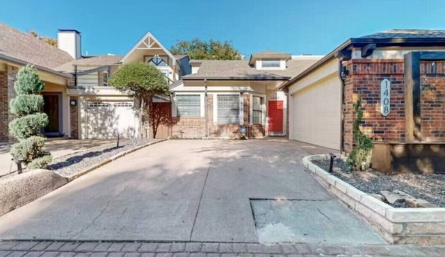 Marvelous Main Home 3-bedroom house with AC in Dallas