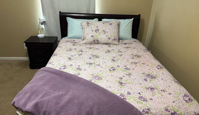 Marvelous ROOM FOR RENT SHARED-BATHROOM house with AC in Fayetteville