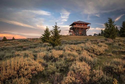 Marvelous Tower Rental in Ennis, Montana - Fantastic Family Glamping Vacation Spot near Virginia City