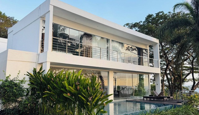Marvelous villa with bautifull sunset view in lombok