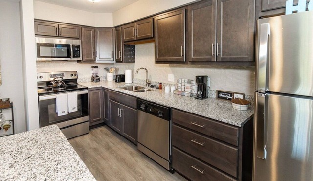 Mary - H · Conveniently Located 2bd 2ba Apt w/Pool & Wi-Fi