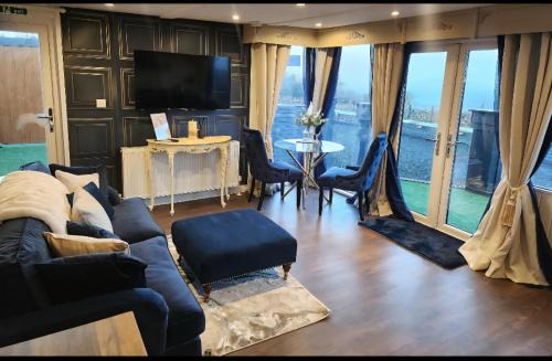 Mary Queen of Scott's Lodge