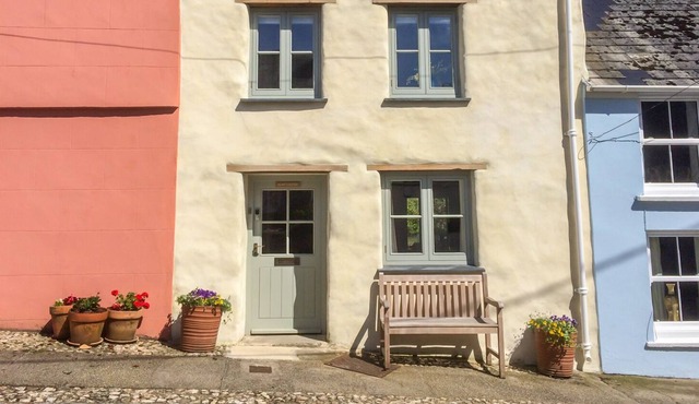 MARY'S HOUSE, pet friendly, luxury holiday cottage in Mylor Bridge