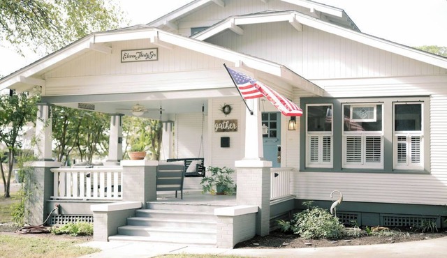 "Mary's Nest" Bungalow in Downtown Columbus, TX