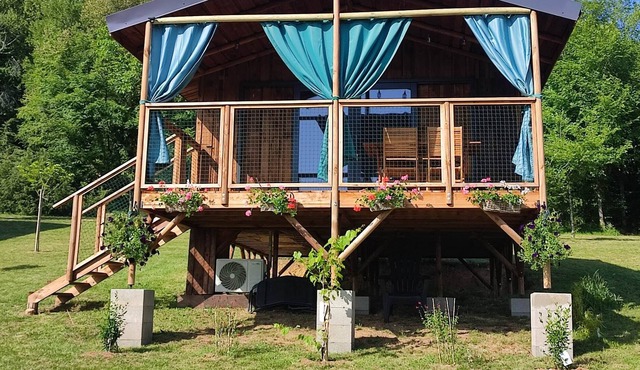 Maryflo hut ( 1)
