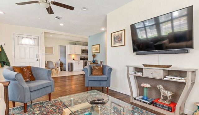 Mary’s Mid-Century Modern House- 3-Bed Haven