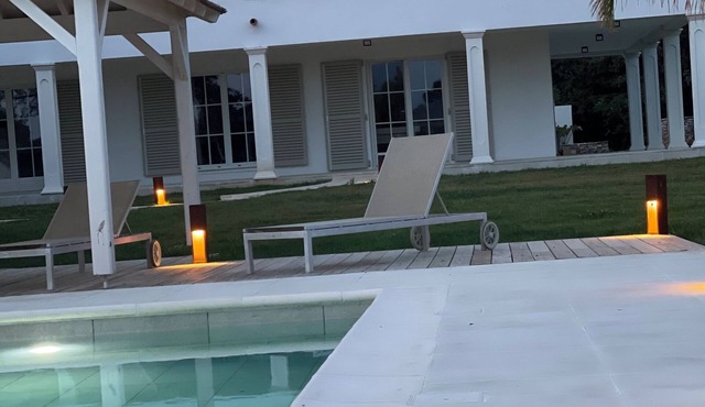 Mas 1 hectare, 5 minutes from the beach and the international golf course.