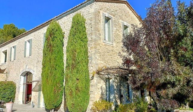 MAS 10 PEOPLE - 5 BEDROOMS - 5 BATHROOMS LA COUR DES SENS