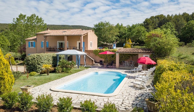 Mas 12 pers heart Luberon, air-conditioned, swimming pool, wooded land 5000 m2,