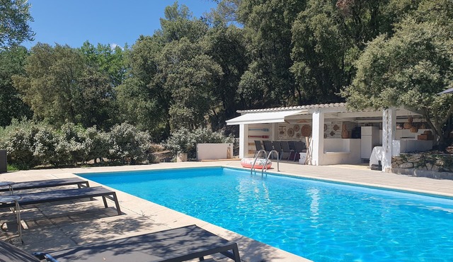 MAS 4* HEATED SWIMMING POOL-PÉTANQUE COURT-AIR CONDITIONING-FENCED GARDEN 6000 M