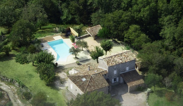 Mas 500m from Labeaume and the river, in a quiet location! Le Mas de Midygane