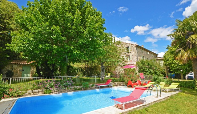 Mas Antonin 16/18 pers 7 chb Pisc chiff, pretty view to Mont Ventoux