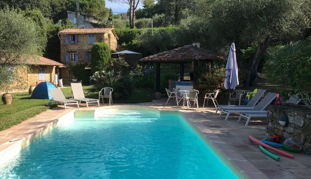 Mas Avec Piscine Privée. Cadre Idyllique. Grand Jardin. 30 Minutes de Nice