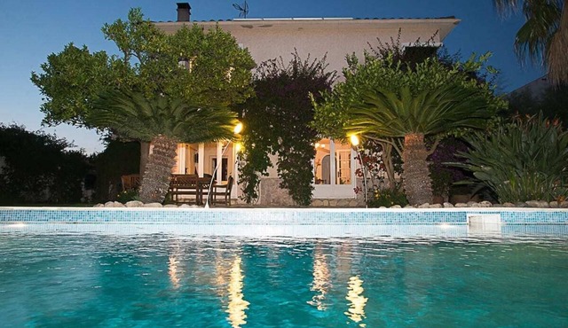 MAS CATALAN 12/14 people - PRIVATE SWIMMING POOL and PARKING