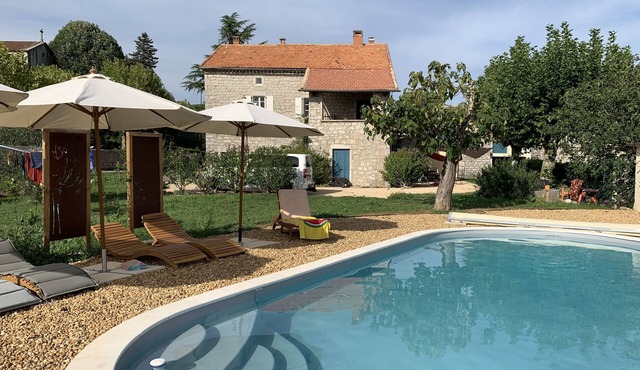 Mas Catalpa: top quality, big pool, a foodie's kitchen, next to river & vineyard