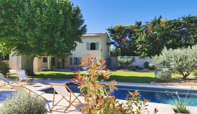 Mas Climatisé à 10mn de Saint-rémy-de-provence, Piscine Chauffée, 10 Couchages