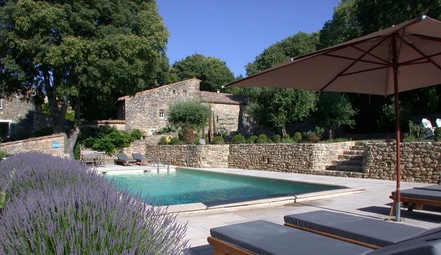 Mas d'Oléandre is a Provencal farmhouse situated in a small hamlet.