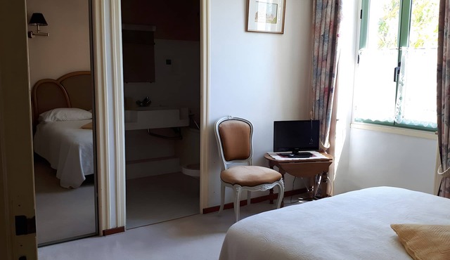 Mas de Bouvau: Room 2 Olea, Wi-Fi and Air Conditioning