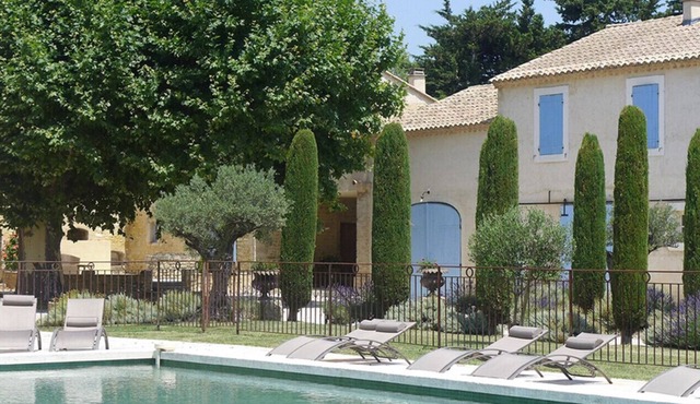 Mas de César, Le Jacuzzi, with pool