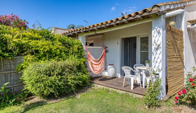 'Mas Des Cypres-Ensemble De 4 Mazets' with Private Terrace, Shared Garden and Wi-Fi