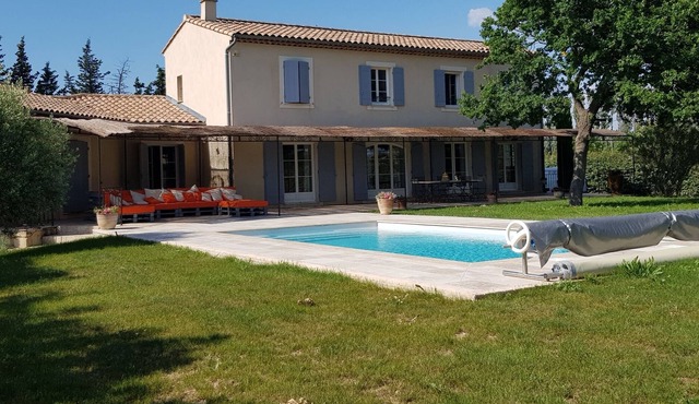 Mas de Giraudy, large villa with swimming pool in the heart of Provence