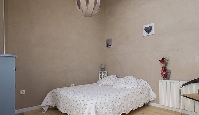 Mas de Guilhaumon "hamlet side"