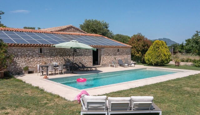 Mas de l'Avit – Vacation villa near Montpellier with pool, view and enclosed garden