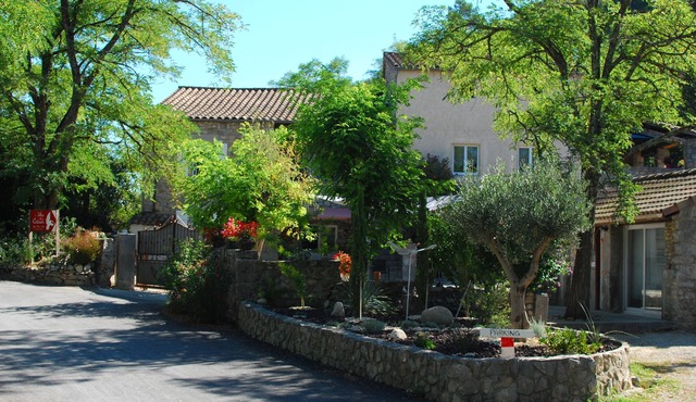 Mas de la Colombe – Holiday Cottages in Southern Ardèche | Pool & Nature