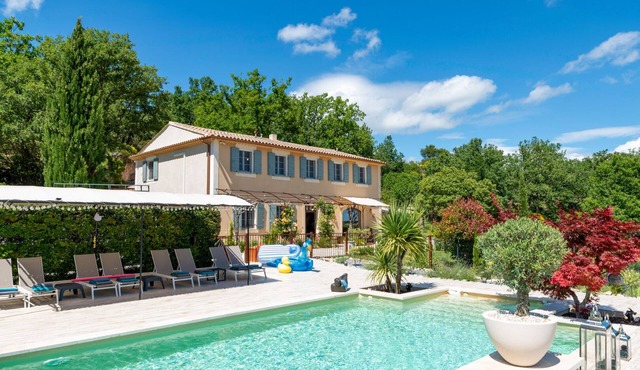 Mas de Murs - A beautiful 5 bedroom house in the heart of the Luberon.