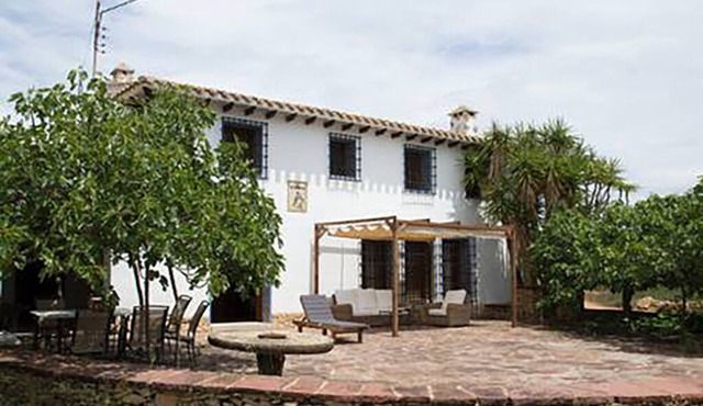 Mas de Paco, integrated into the mountain, pool, barbecue and wood-burning fireplace