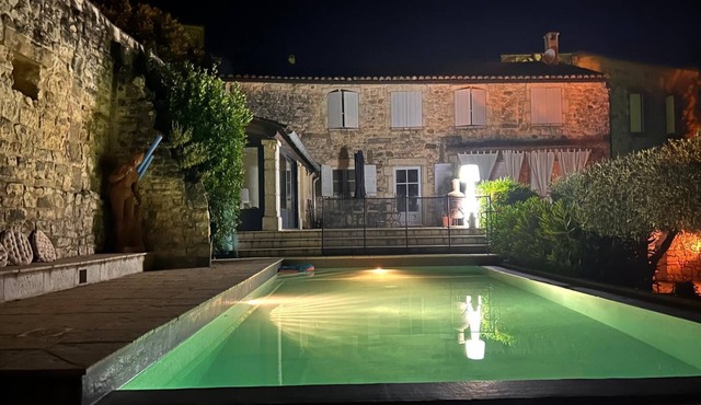 Mas de village, 3 bedrooms, air conditioning, panoramic view, infinity pool, 6kms from Uzès