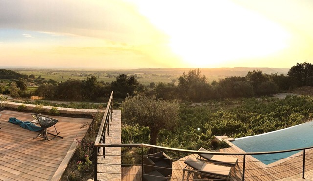 Mas des Amis, Seguret, Village classified in Provence, heated swimming pool