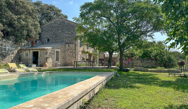 Mas des Carrières – Provençal Holiday Home with Pool & Large Garden – Clansayes