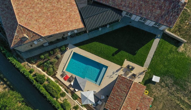 Mas des Coteaux. 5 star quiet Villa. Panoramic view, private pool,kids play area