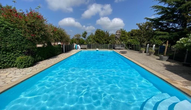 Mas Des Fleurs - Heated pool - Child friendly gardens - Beach 10mins