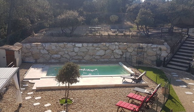 Mas des Rabassos at the foot of the Alpilles nature park
