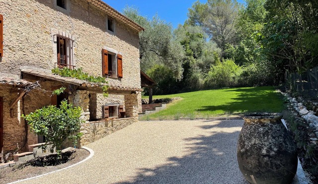 Mas du 19eme 4 double rooms and 6-bed dormitory