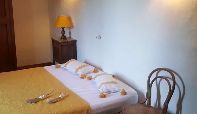 Mas du Coustoubi between Avignon and St Remy. Swimming pool, Pétanque, BBQ