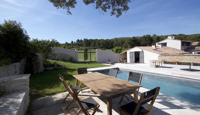 Mas du LOop: with heated swimming pool on large grounds surrounded by nature