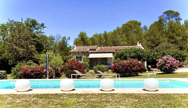 Mas du Murier - modern villa in a pleasant setting with private swimming pool