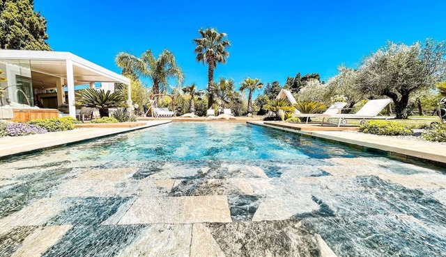 Mas El Chaparo, Catalan Charm and Luxury