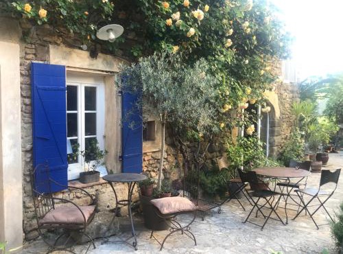 Mas en pierres 17 couchages avec piscine et jardin